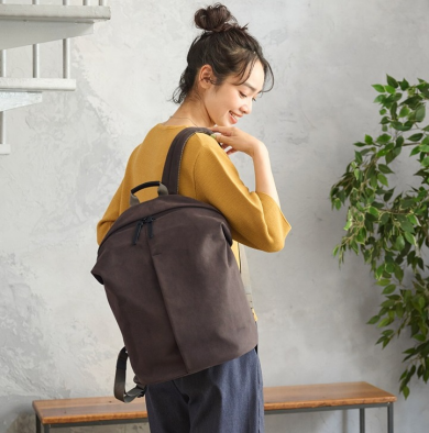 行楽シーズンにぴったり!軽くておしゃれなフェイクスエードブレッタリュック