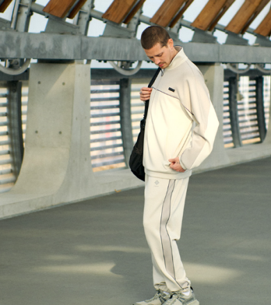 【コロンビア】仕事終わりをレトロスポーティに過ごす。