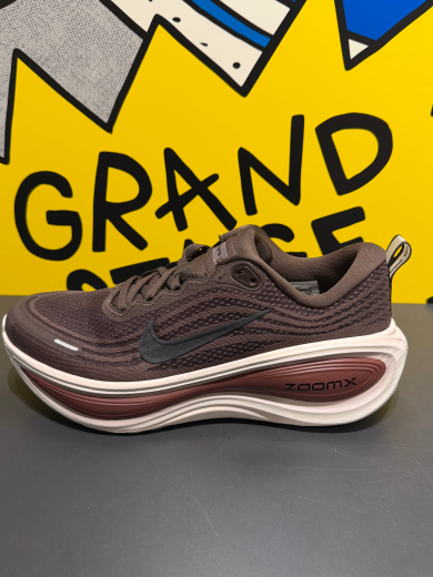 【NIKE】VOMERO PLUS