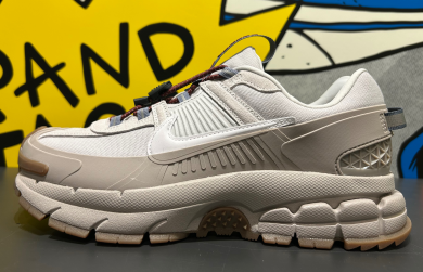 【 NIKE 】VOMERO ROAM