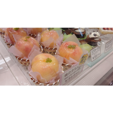 季節限定！桃のタルト販売中！