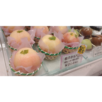 季節限定スイーツ♪桃のタルト販売中！！