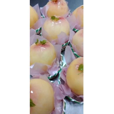 夏限定スイーツ！桃タルト販売中♪
