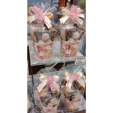 成人のお祝いに焼き菓子のプチギフト♪