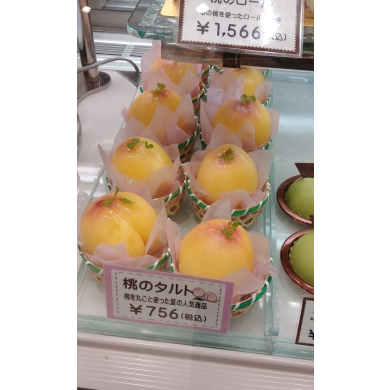 季節限定！桃のタルト販売中