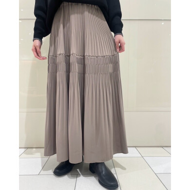 切替デザインが魅力のプリーツスカート✨️