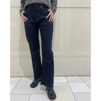 ストレッチ性抜群の美脚デニム入荷✨️