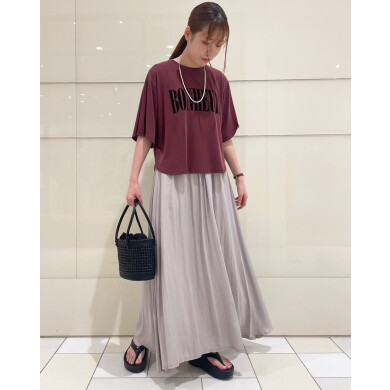 さらっとした着心地の秋カラーが目を惹くTシャツ✨