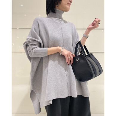 イチ押し‼️ゆるっと着られて着心地抜群のポンチョニット✨️