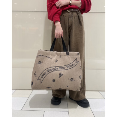 イラストが目を惹く2wayバッグ✨️