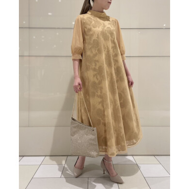 刺繍デザインが大人っぽいAラインドレス✨️