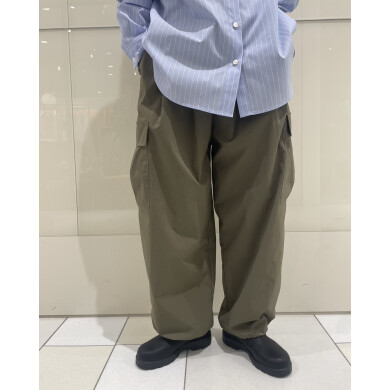 落ち感があり、シワになりにくいミリタリータックパンツ✨️