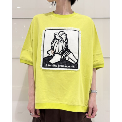 フリンジと刺繍が目を惹くTシャツ♡