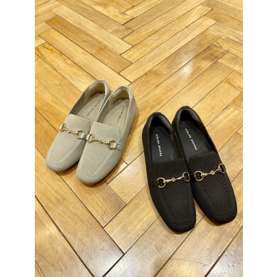 幅広いスタイリングに使えるニットローファー✨️