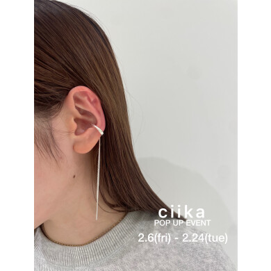 耳元にフィットするフォルムと2種類のチェーンが魅力のイヤーカフ✨️