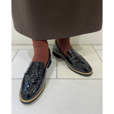 シンプルなデザインで使いやすいローファーが入荷しました✨️