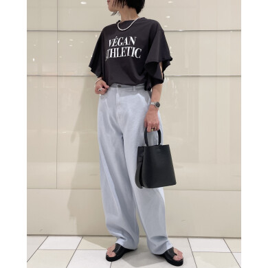 大人っぽい可愛さがあるフリルTシャツ🩵