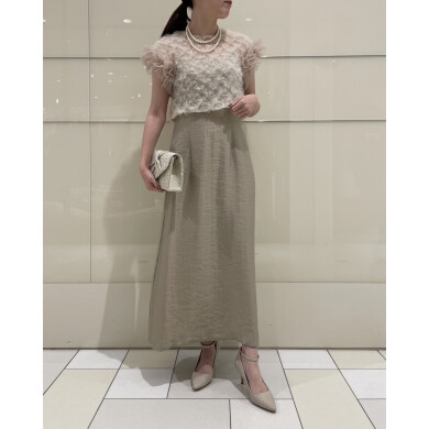 存在感たっぷりの立体チュールブラウスが目を惹くドレス👗✨