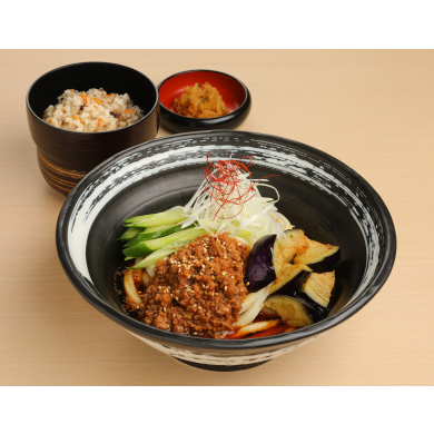 杵屋 初夏メニューのご案内 揚げ茄子と肉味噌のピリ辛冷しうどん