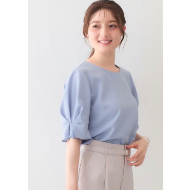 毎年大好評！袖タックブラウスが入荷！