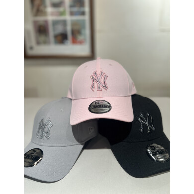 【NEWERA】ラインストーンが可愛い♪大人気のあのキャップ、入荷しました！！