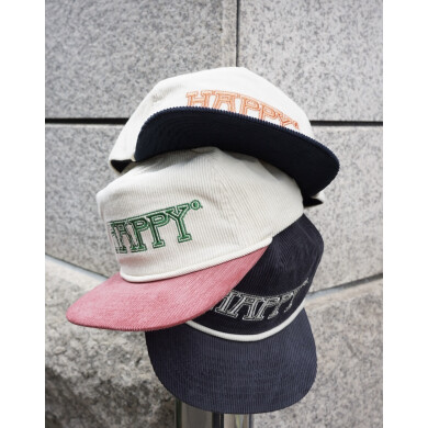【OVERRIDE】「HAPPY」グラフィックをあしらったコーデュロイキャップ🧢