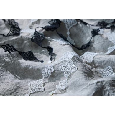 繊細にきらめく、工芸のアクセサリー