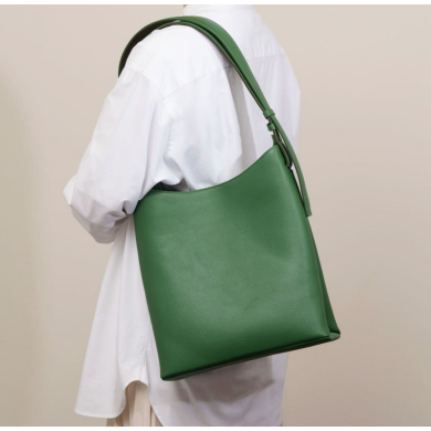 人気の縦型ショルダーバッグがついに定番化✨