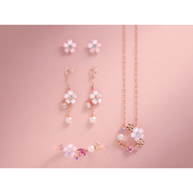 繊細な花びらを纏う⼤⼈可愛い新作ジュエリー🌸