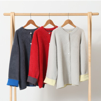 ライトアウターとしても活躍！ バイカラーニットカーデ