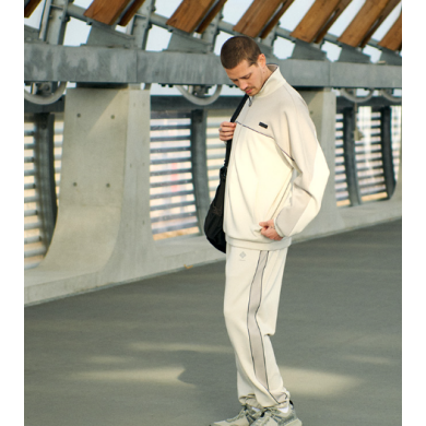 【コロンビア】仕事終わりをレトロスポーティに過ごす。