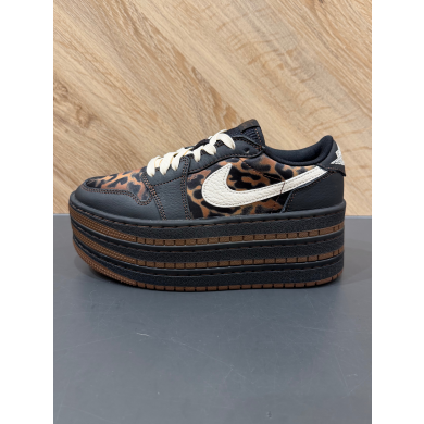 【NIKE】W AIR JORDAN 1 TRIPLE STAC