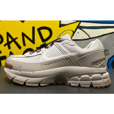 【 NIKE 】VOMERO ROAM