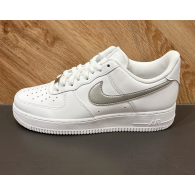 【NIKE】AIR FORCE 1'07