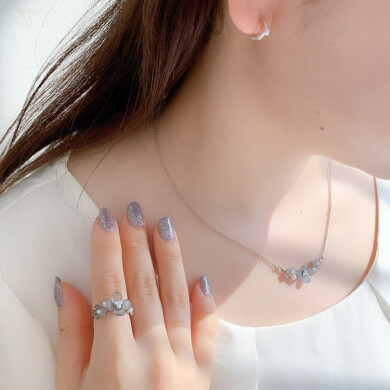 🌸モノトーンフラワーアクセが入荷しました🌸