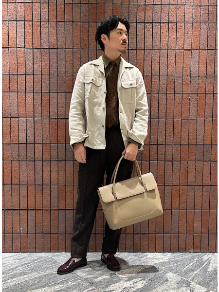 ブラウス×ベージュ