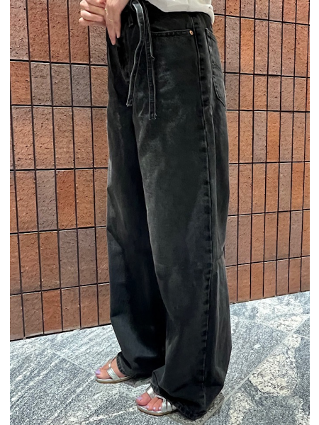 Levi'sブラックデニムコーデ