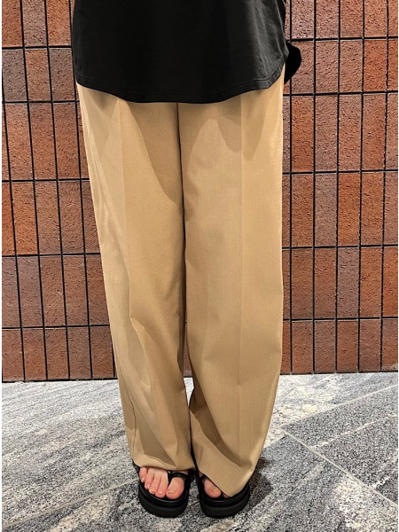 ノースリーブ大人コーデ