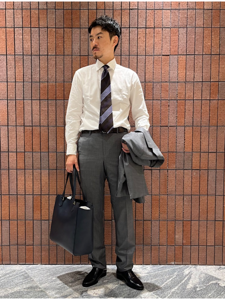 秋を先取りしたスーツスタイル