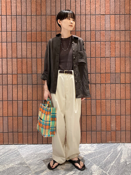 晩夏のシャツスタイル
