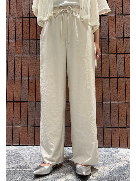 メッシュシャツのワントーンコーデ
