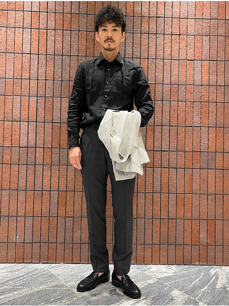 シンプルなモノトーンコーデ
