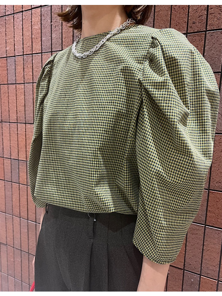 チェック柄パフスリーブブラウス