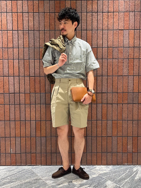 夏を先取りしたショーツスタイル